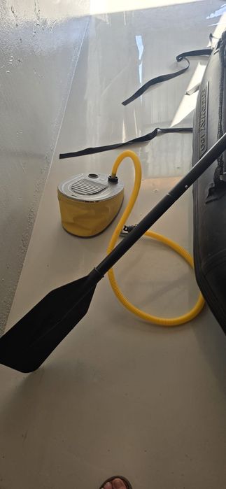 Barca Starbaits cu motor si accesorii
