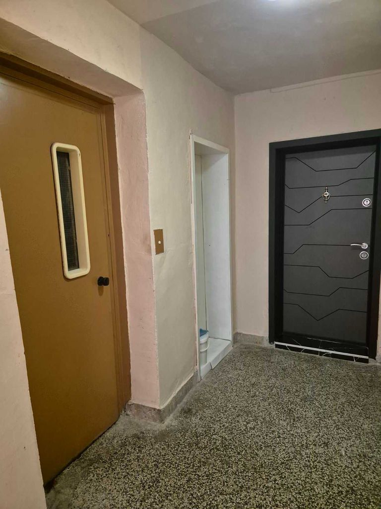Дава се под наем Четиристаен апартамент в Ловеч, Вароша - 94 кв.м за 106000 € - Снимка #19