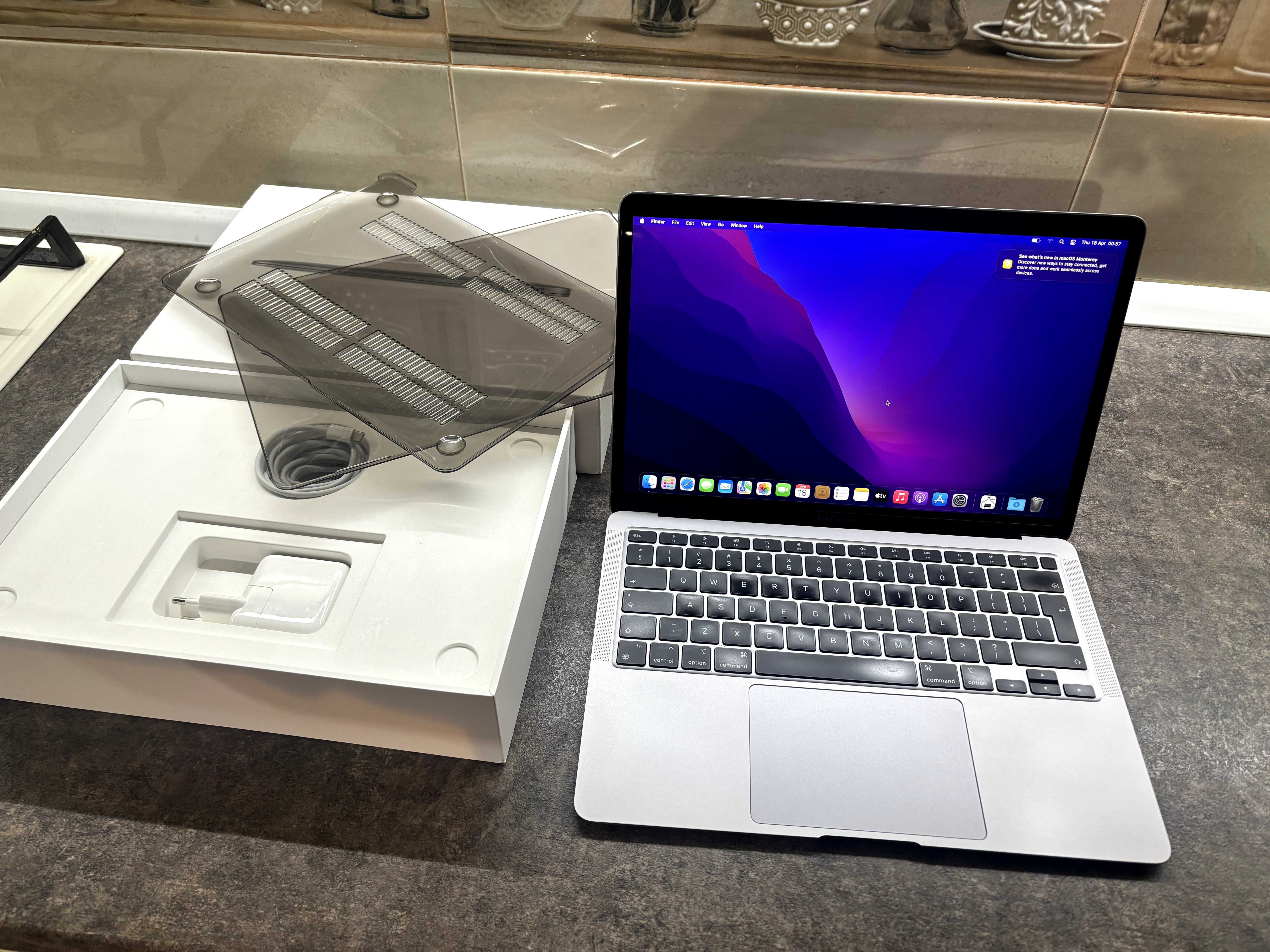 Macbook Air 13, M1, 16GB RAM, 2020 - like new