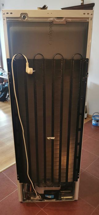 Хладилник с отделна горна камера Conegliano Made in Italy