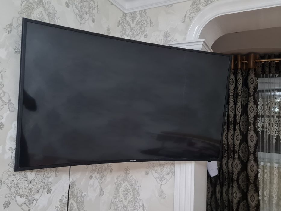 Изогнутый телевизор Samsung 49 model UE49MU63O0U