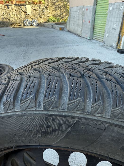 Зимни гуми с железни джанти и тасове