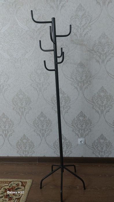 Продам вешалку новую.