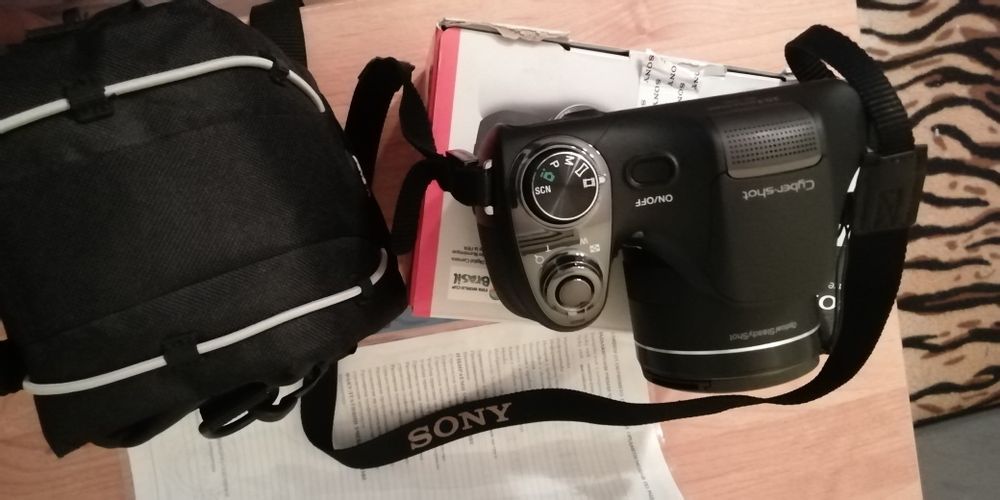 Фотоапарат SONI DSC H300