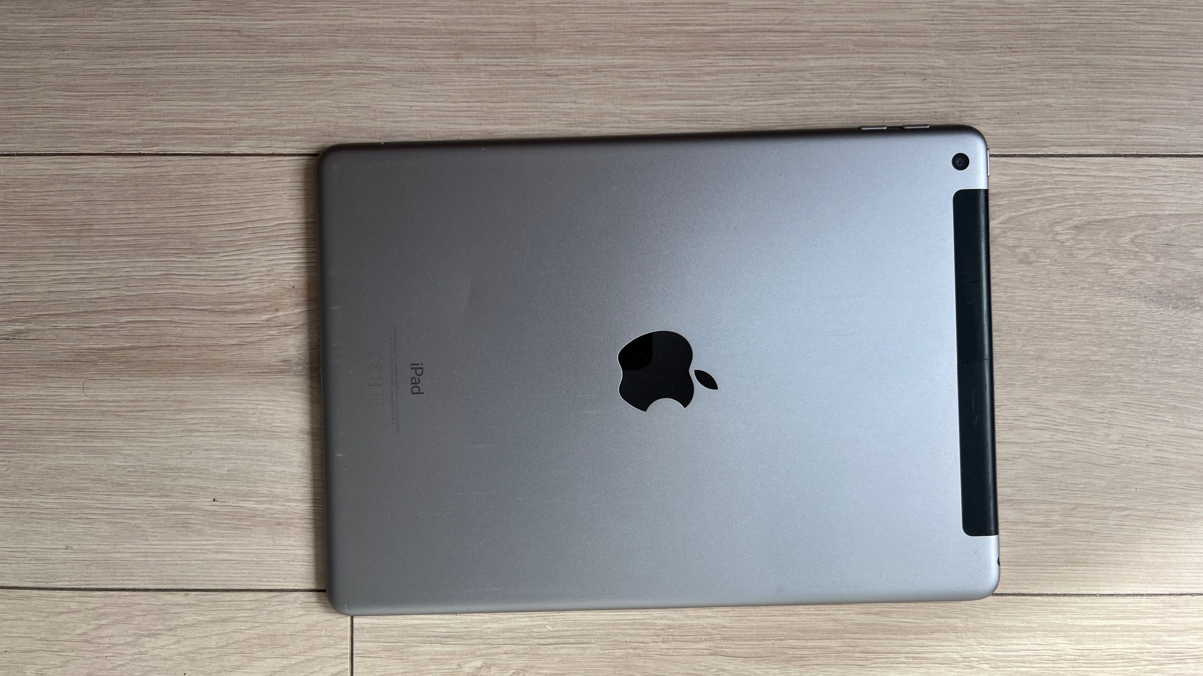 iPad 5th Generation 128 GB, Space Grey