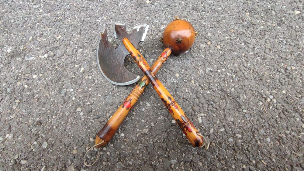 Buzdugan si bardă din lemn