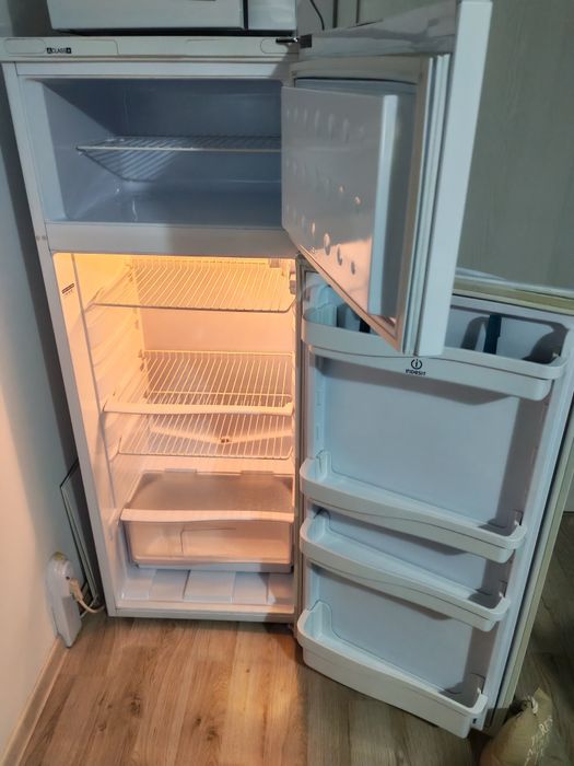 INDESIT Хладилник с горна камера