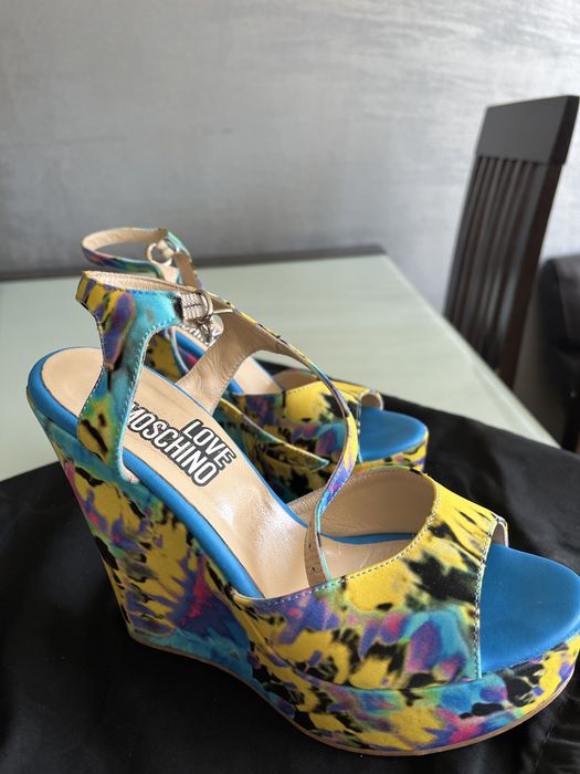 Нови Сандали Moschino 37 номер