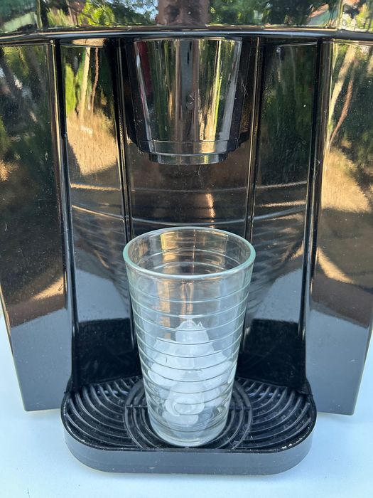 Машина за Лед и студена вода.