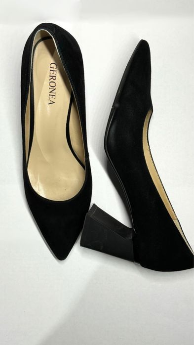 Замшевые туфли бренда Geronea