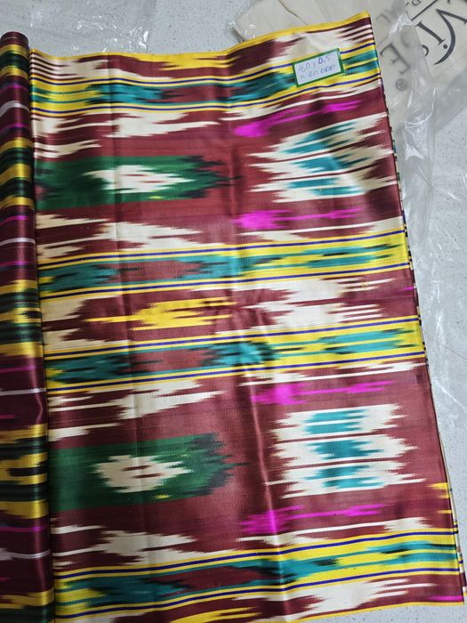 Отрезы атласной ткани