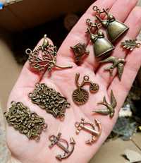 Vând lot charmuri bronz asortate la 700 grame pandante bronz pt decora