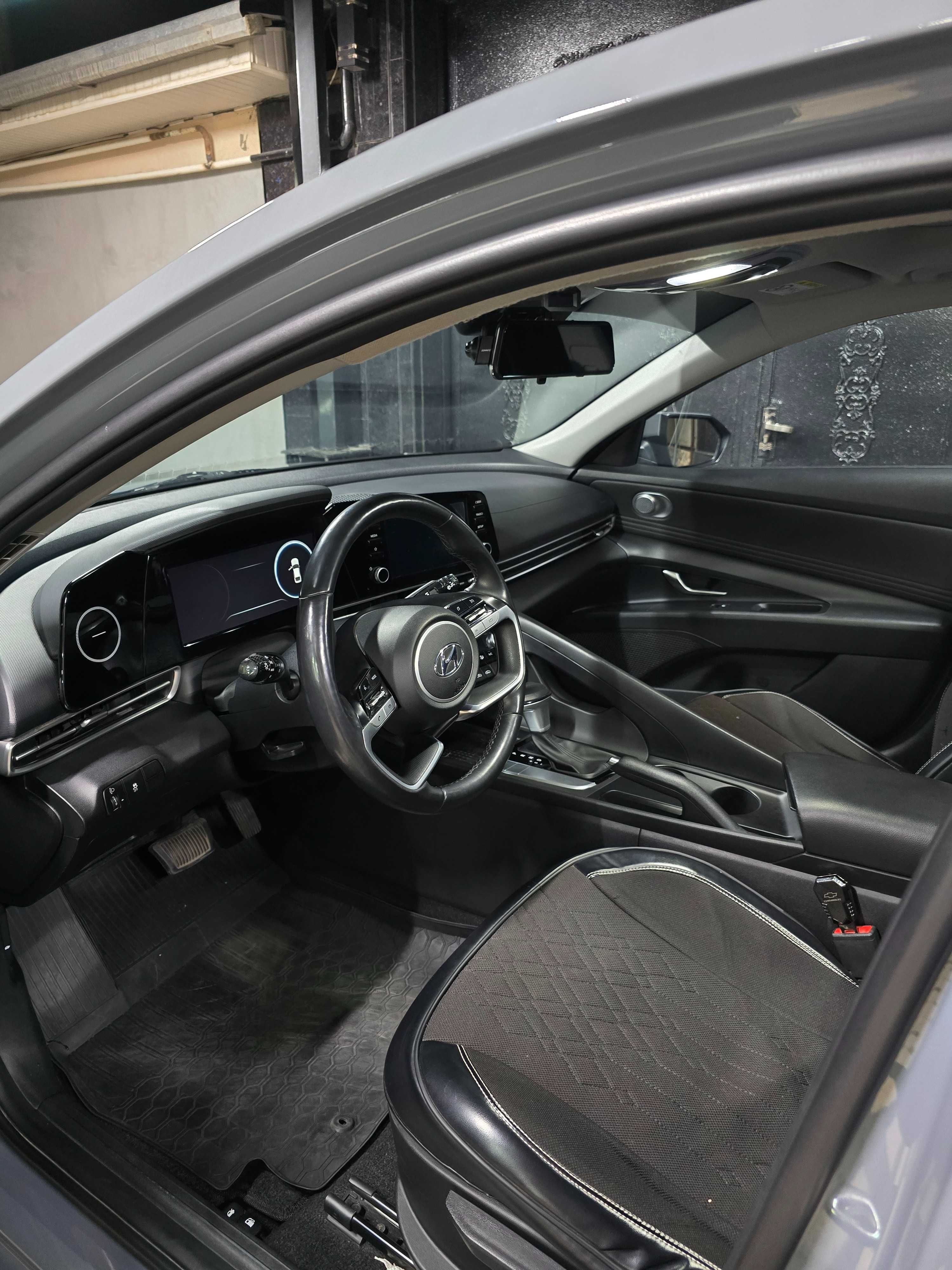 Hyundai Elantra 2022 год