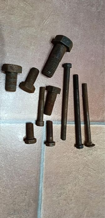 Suruburi industriale aprox 1 tona engros