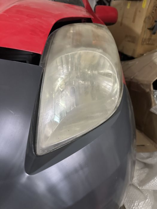Продам фару на тойота ярис левая оригинал