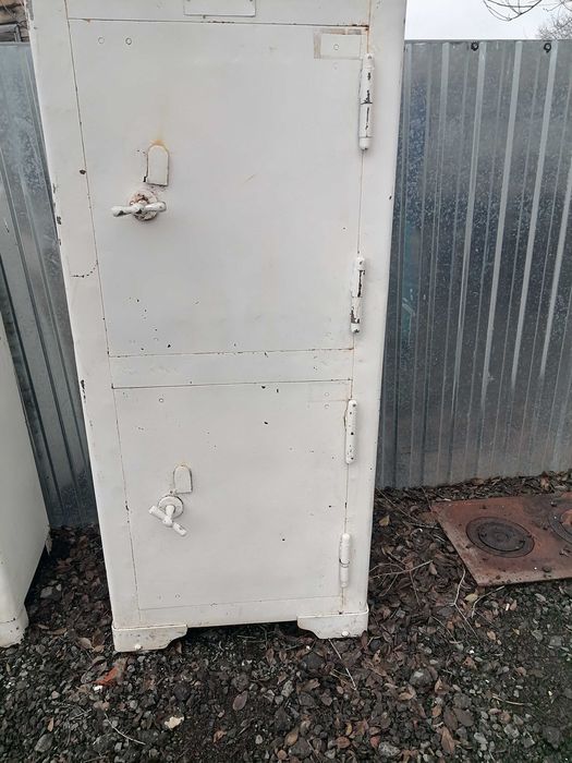 Продам сейфы металлические