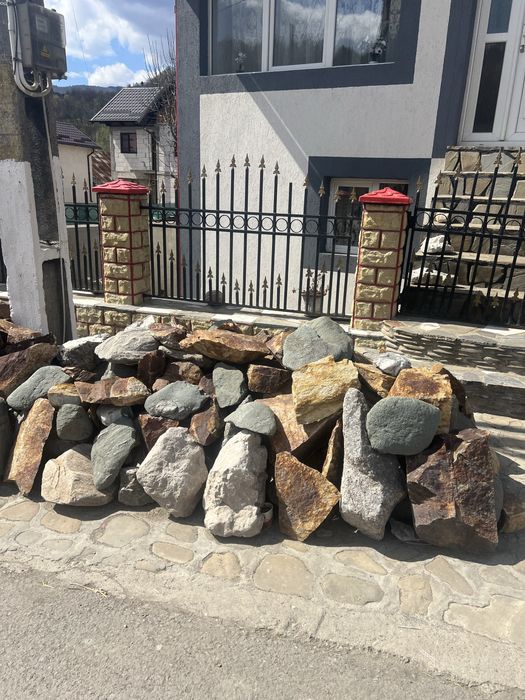 Piatra bolovani ornamentali oriunde in tara