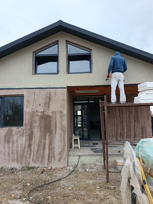 Executam lucrari de zugrăveli și parchet