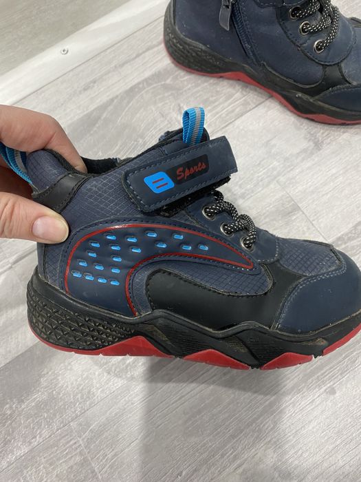 Продам осенние ботинки на мальчика