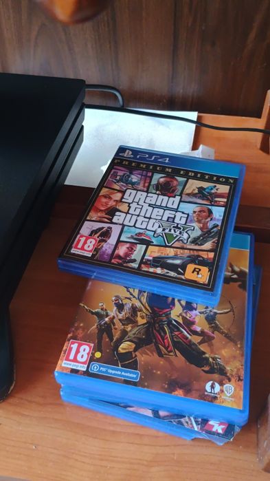 PS 4 pro 4 k impecabil nou