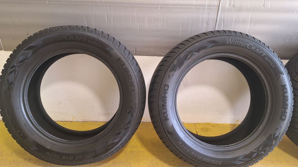 235 60 18 Kumho winter craft wp52