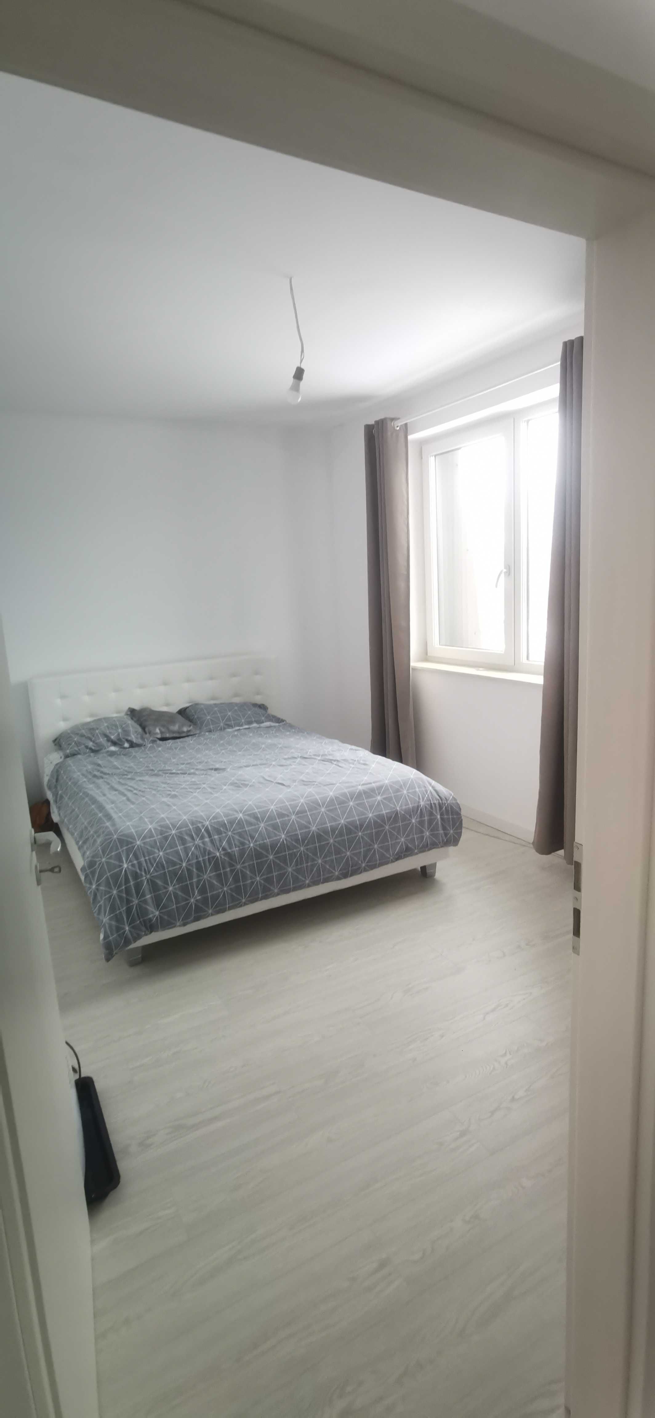 Apartament, 3 Camere de Vanzare