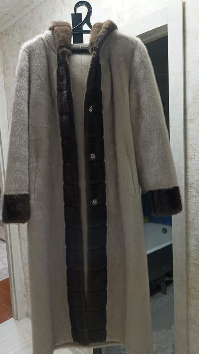 ПРОДАМ шубы Искуственный новая серый размер от 48-до52 черный от 56