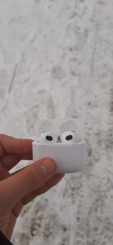 Продам AirPods новые