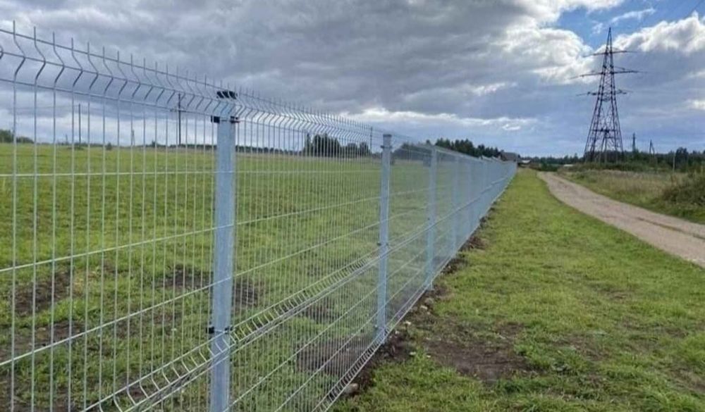 Construim garduri si porti din sipca metalica, panouri stil jaluzele,