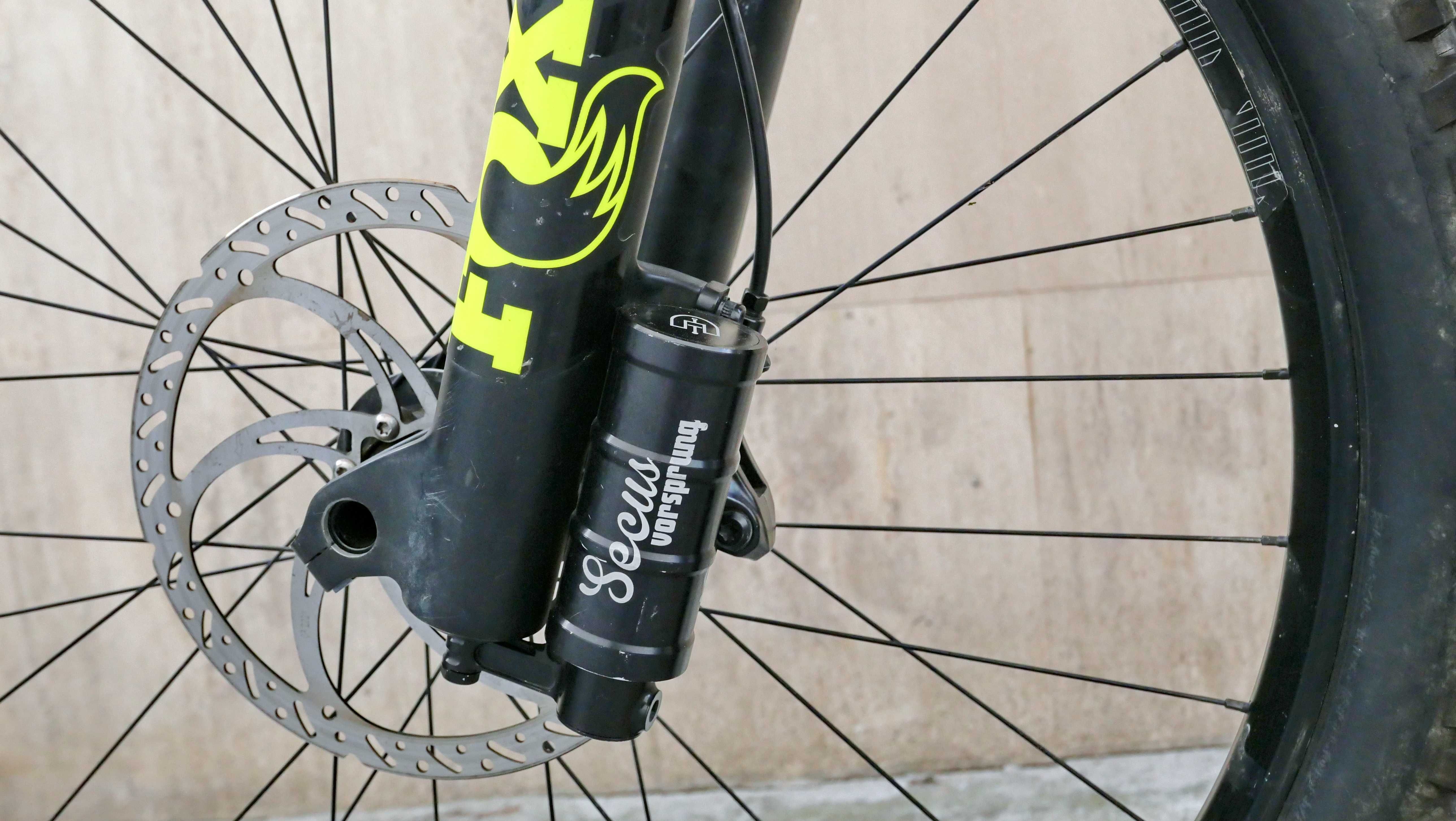 Yt Tues CF, 27.5 М, FOX Elite 40, 208 мм. ход, 1х7 Sram GX