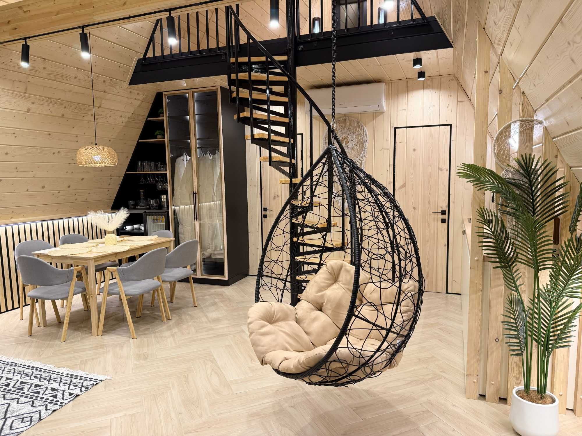 Дом в стиле A-frame (приватная територия)