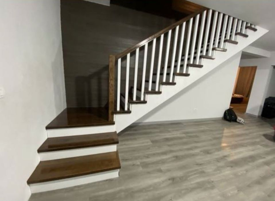 Scari lemn stejar la comanda