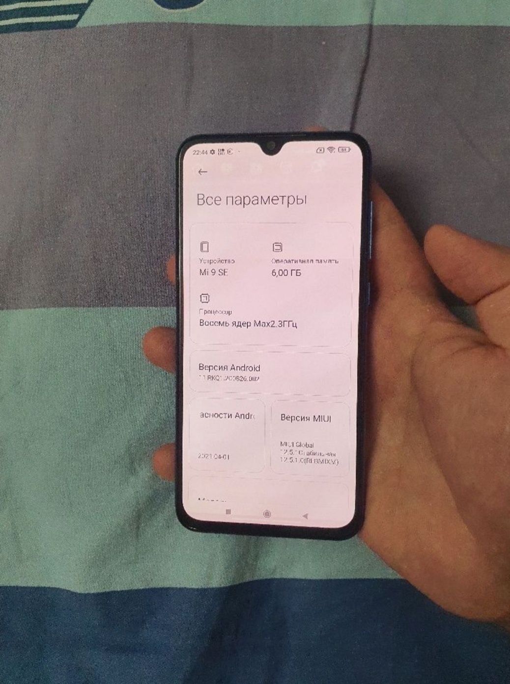 Srochna sotiladi Xiaomi Mi 9 SE 6/64Gb Orginal Xolati yaxshi aybi yoq