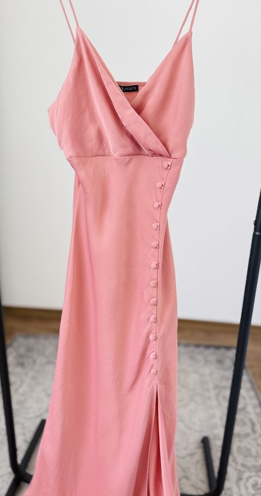 Zara сатенена рокля