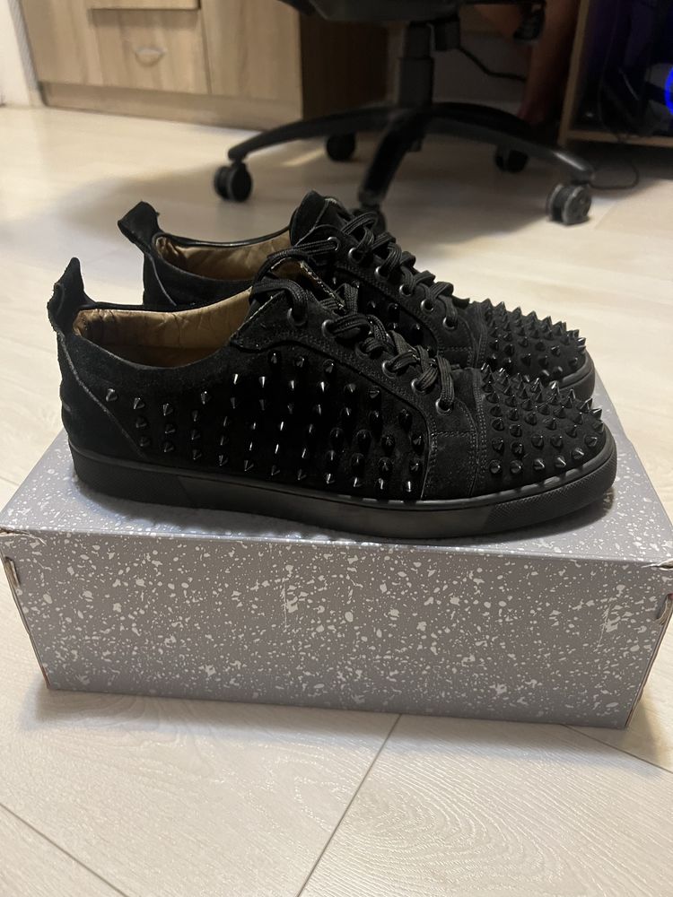 Louboutin spikes обувки