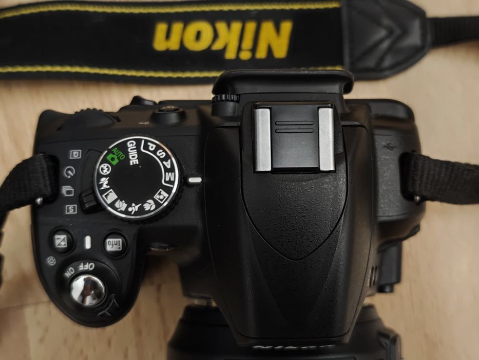 Nikon D3100 + обектив Nikkor 18-105