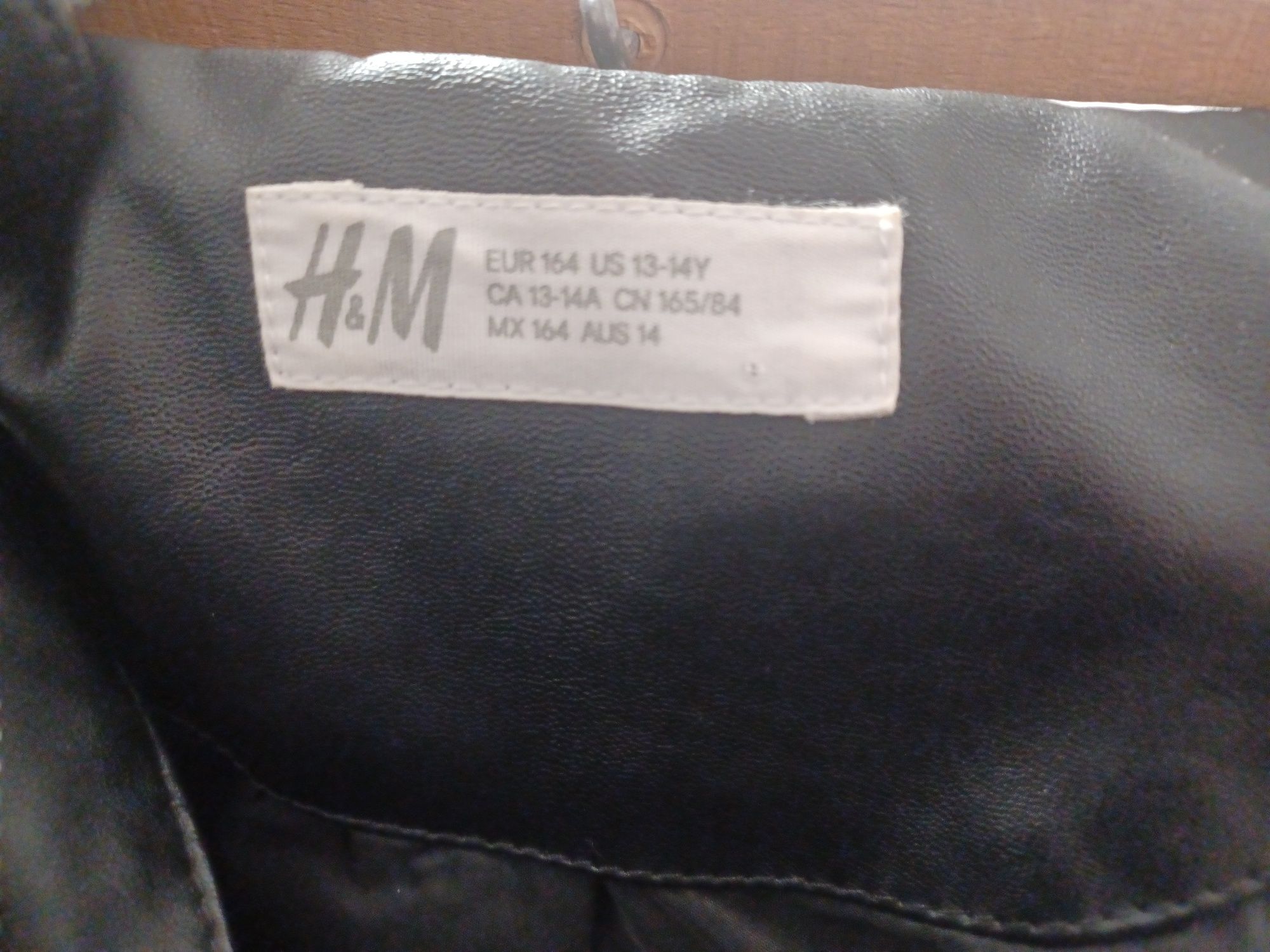 Vând jachetă piele H&M