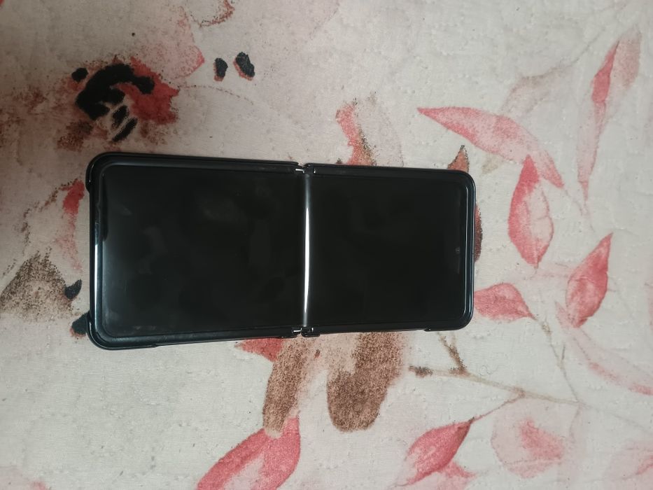 Samsung Z flip 1 за части.