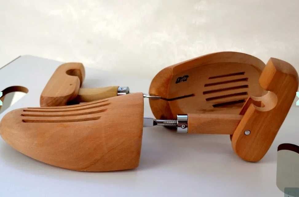 Sanuri sutinatori model forma pantofi din lemn de cedru cu filet