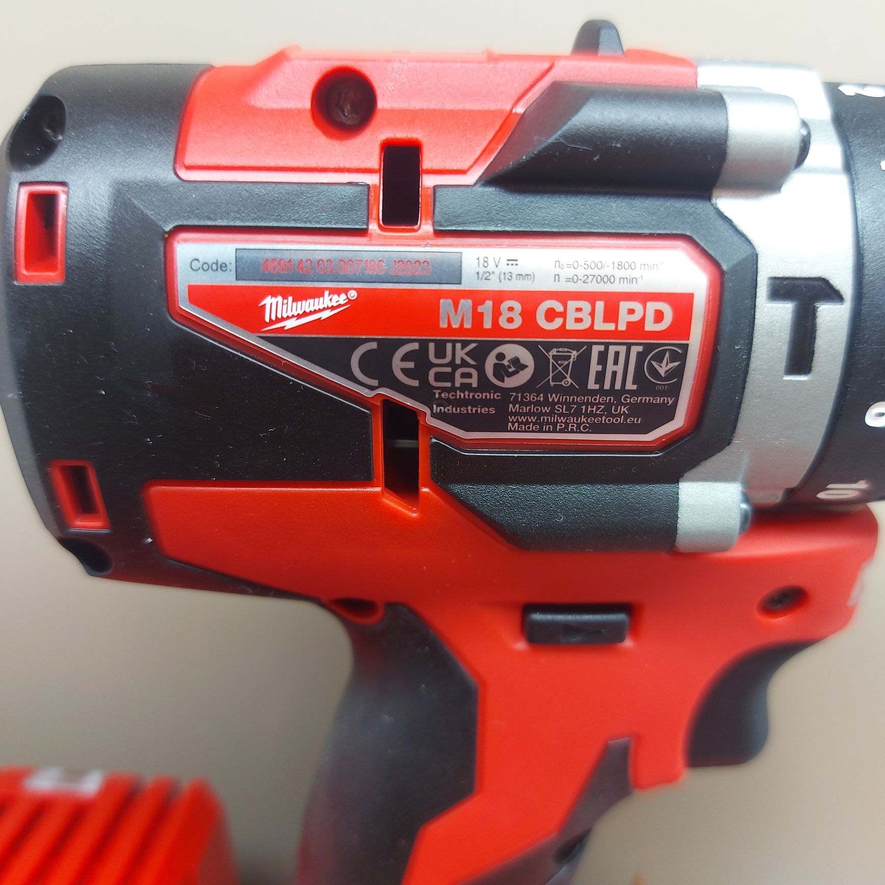 Нов безчетков винтоверт Milwaukee M18 CBLPD-202C