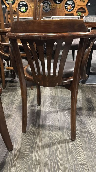 Деревянные стулья