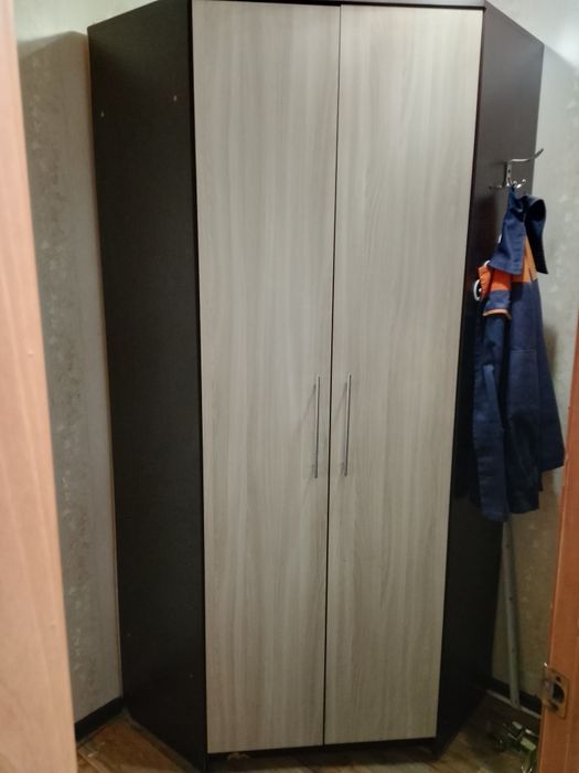 Продается угловая прихожка