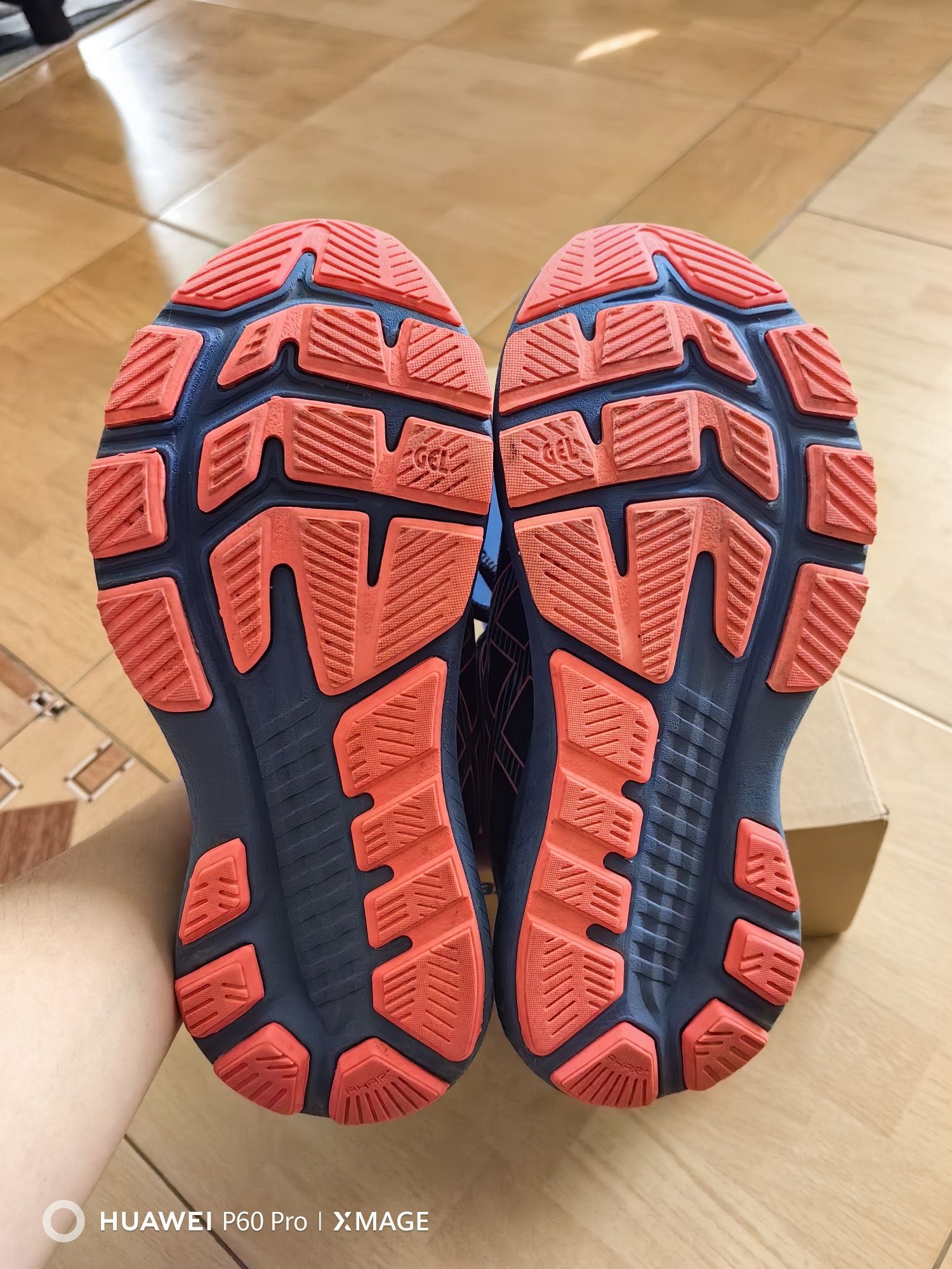 Продавам маратонки ASICS