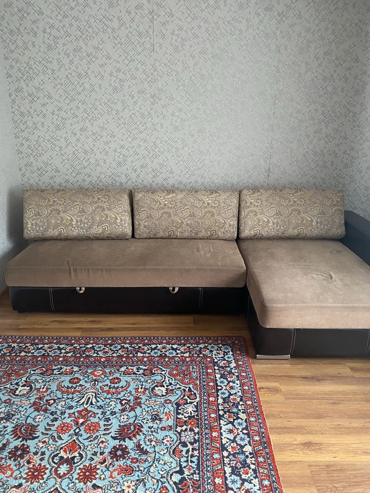 Продаю диван для зала