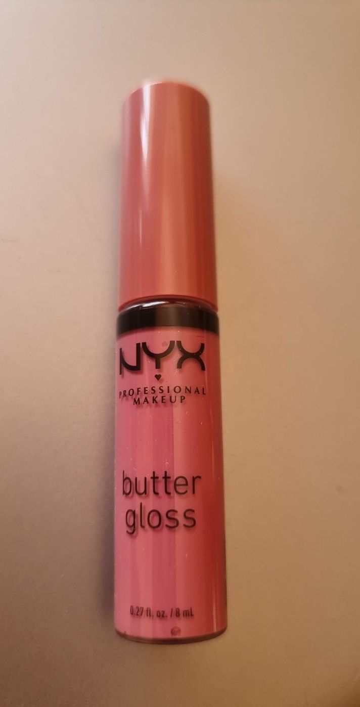 Luciu de buze Nyx Professional Makeup Butter Gloss - Tiramisu