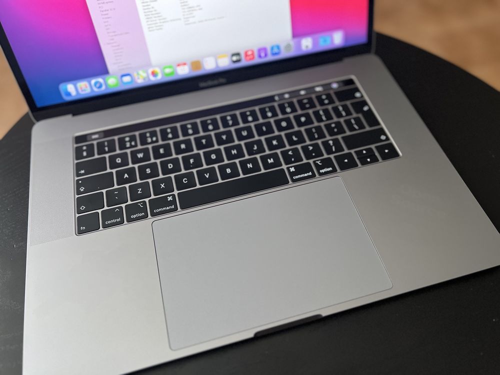 Отличен MacBook Pro 15” 2.9i9 8-Core 32GB 2TB 4GB Video