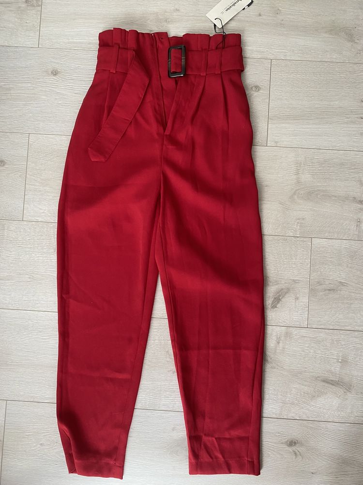 Pantaloni rosii Stradivarius 32