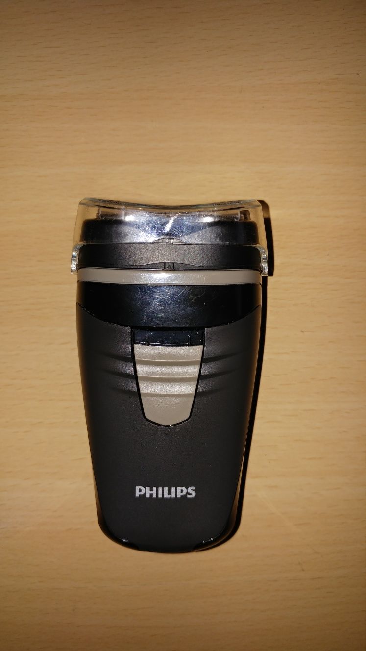Masina barbierit Philips cu baterii/acumulatori
