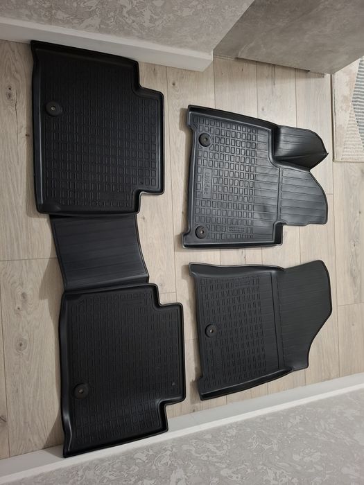 Продам полики на хюндай сантафе,  2025 г.в.