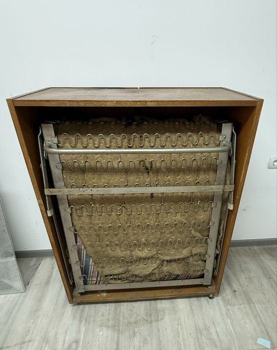 Разтегателно единично легло в шкаф